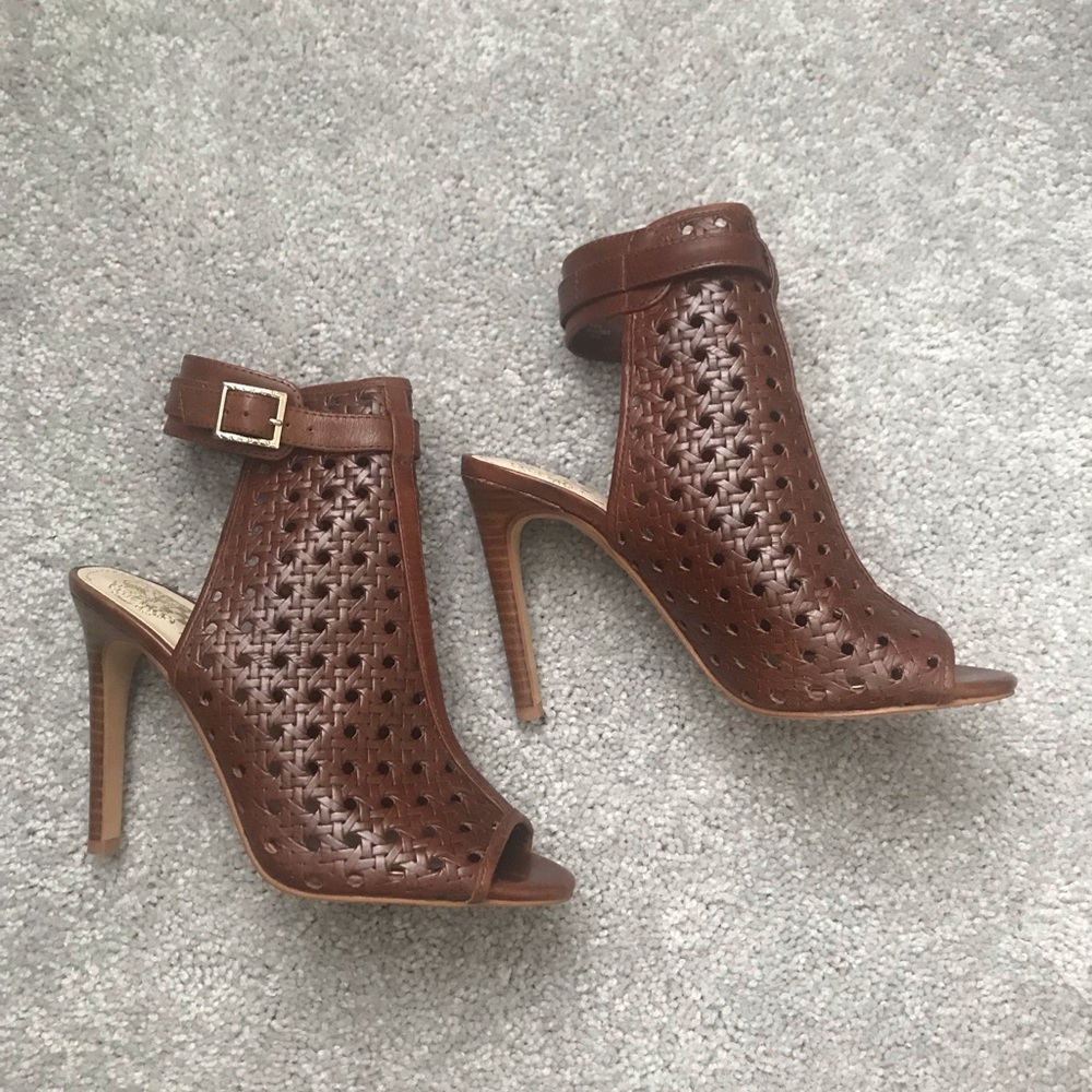 VINCE CAMUTO Caged Sandals
